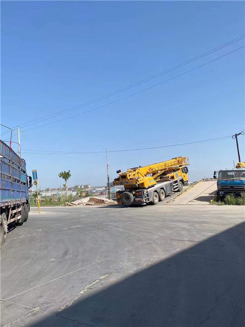 巴宜区25吨吊车的租赁价格大概是多少？