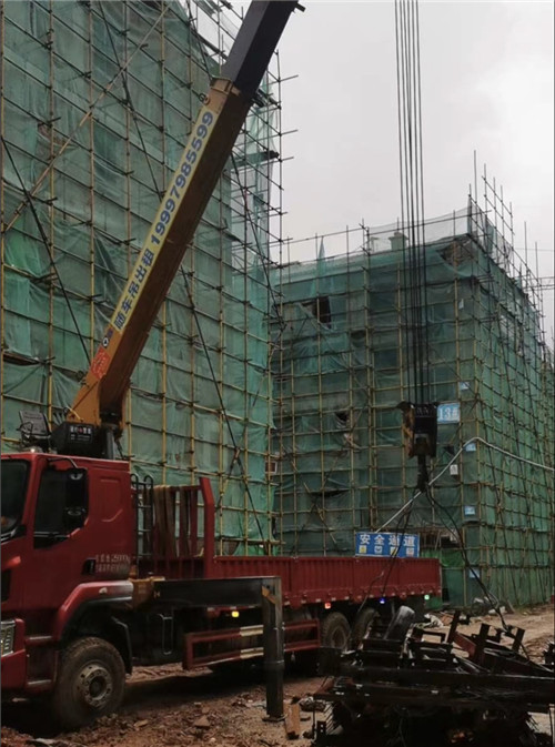 巴宜区“慢工细活”—— 吊车的 “微动控制” 技术