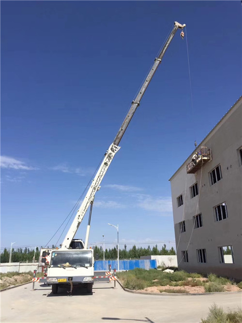 巴宜区“轻装强干”—— 吊车的 “轻量化臂架” 技术